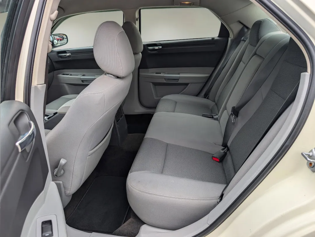 2007 Chrysler 300 - 2C3KA43R67H704396 - Image #12