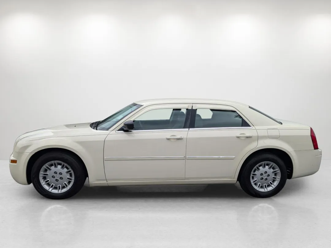 2007 Chrysler 300 - 2C3KA43R67H704396 - Image #9
