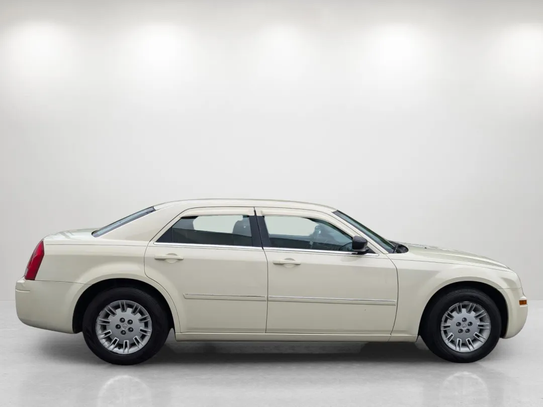 2007 Chrysler 300 - 2C3KA43R67H704396 - Image #5