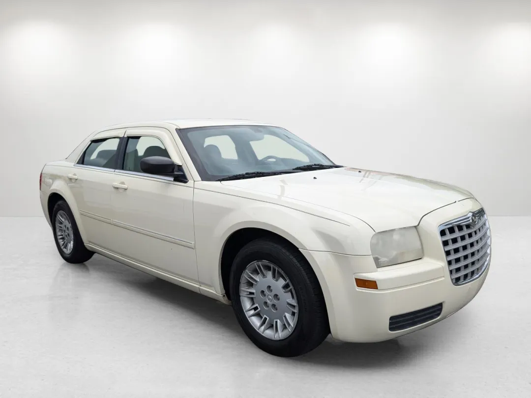 2007 Chrysler 300 - 2C3KA43R67H704396 - Image #4