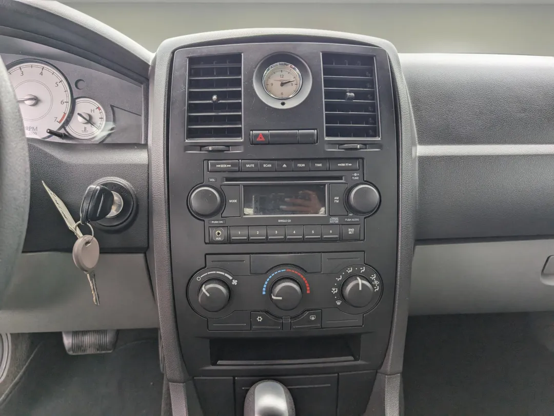 2007 Chrysler 300 - 2C3KA43R67H704396 - Image #16