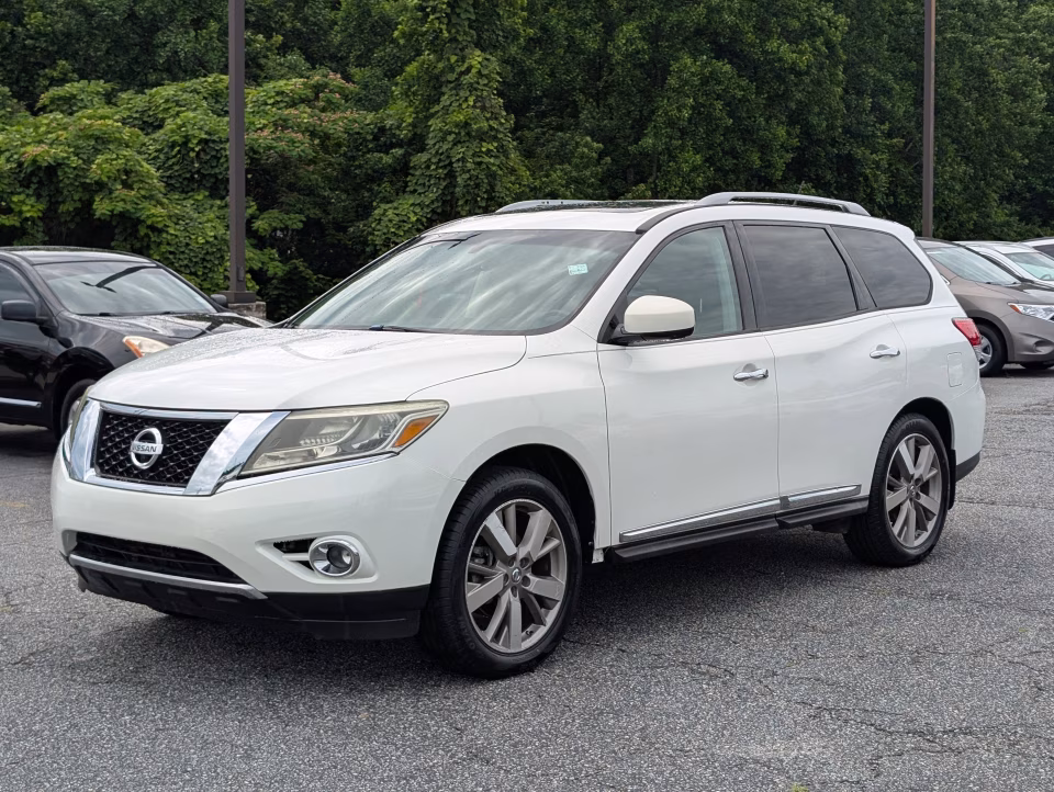 2014 Nissan Pathfinder Platinum 2WD's photo